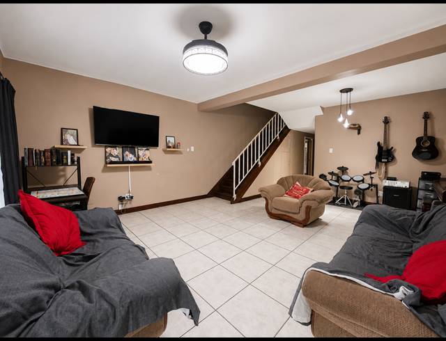 2 BEDROOM DUPLEX FOR SALE IN THREE RIVERS PROPER